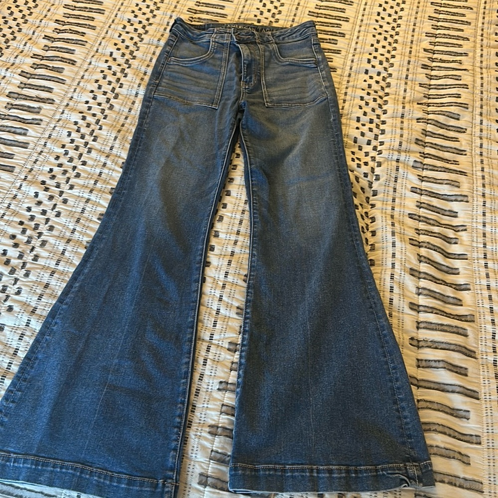 Re-poshing!   Women’s American eagle flared jeans.